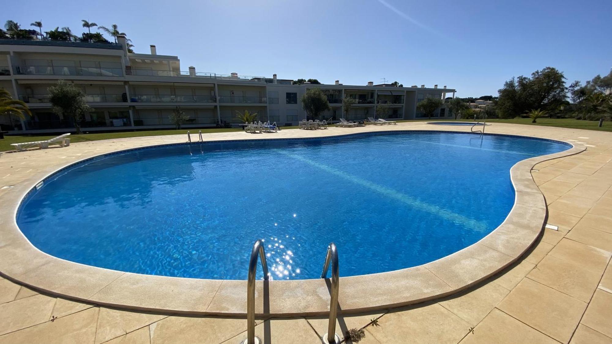 Charmant Appartement A 1Km De La Plage, Avec Piscine A Albufeira Esterno foto
